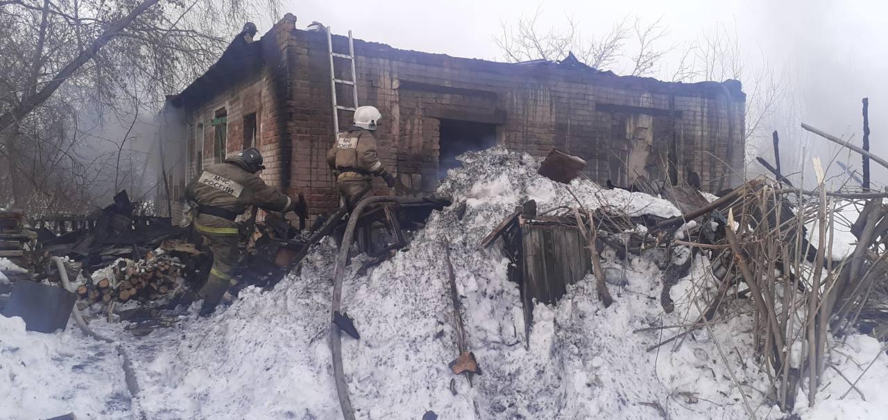 Фото Двое детей погибли во время пожара в Новосибирской области 2